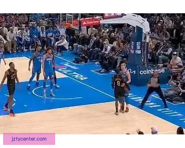 施罗德飞踹克莱尔引发争议 被判一级恶意犯规遭裁判严厉处罚